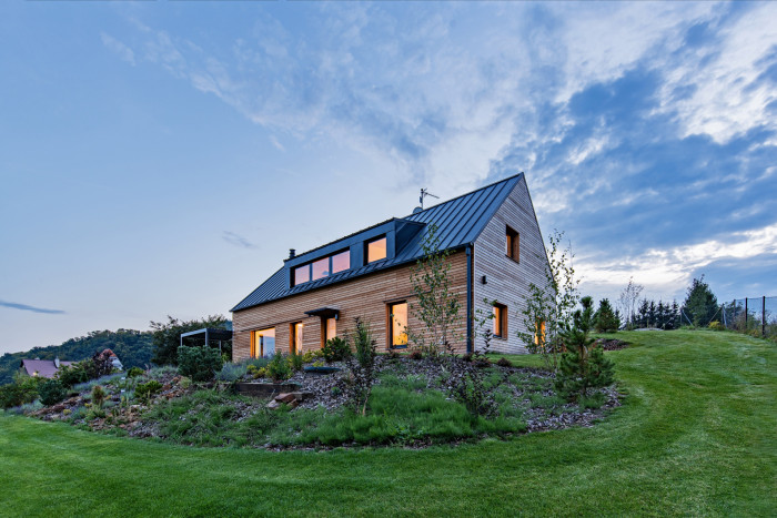 Dům ve svahu ve Chrustenicích od studia Reaktor