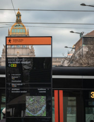 Navigační systém Pražský chodec navrhlo studio Side2 společně s architekty A69. 