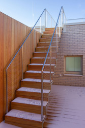 Schody na vyhlídku na střeše (Rodinný dům v Radotíně, System Recovery Architects)