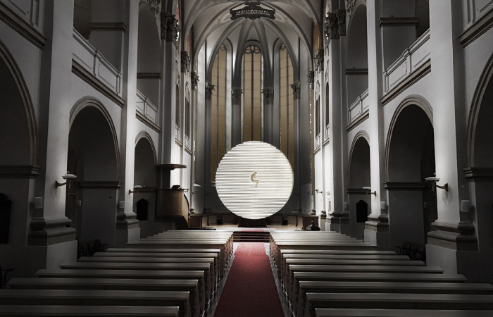 Signal Festival vstupuje do druhé dekády své existence. Spojuje historické kulisy milované Prahy s nejnovějšími technologiemi a současnými společenskými tématy