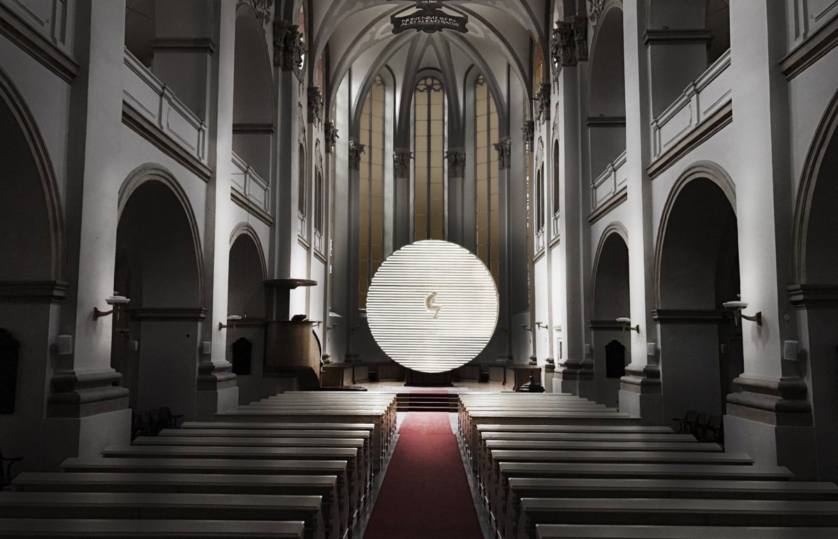 Signal Festival vstupuje do druhé dekády své existence. Spojuje historické kulisy milované Prahy s nejnovějšími technologiemi a současnými společenskými tématy