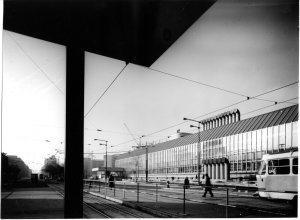 Dobová fotografie nové městské tržnice (1975-1983) na Trnavském Mýtě v Bratislavě od architekta Ivana Matušíka