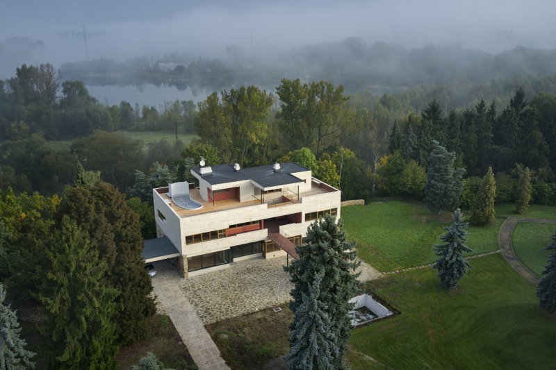 Volmanova vila v Praze od architektů Karla Janů a Jiřího Štursy