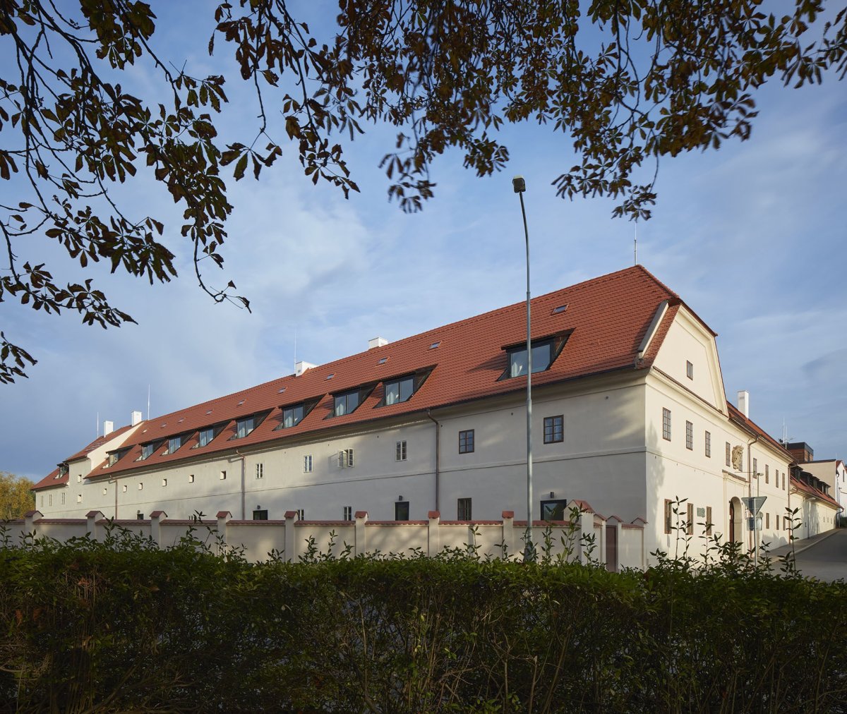 Ateliér AU plan zrekonstruoval Jinonický dvůr. Vznikly zde byty s dotekem historie.