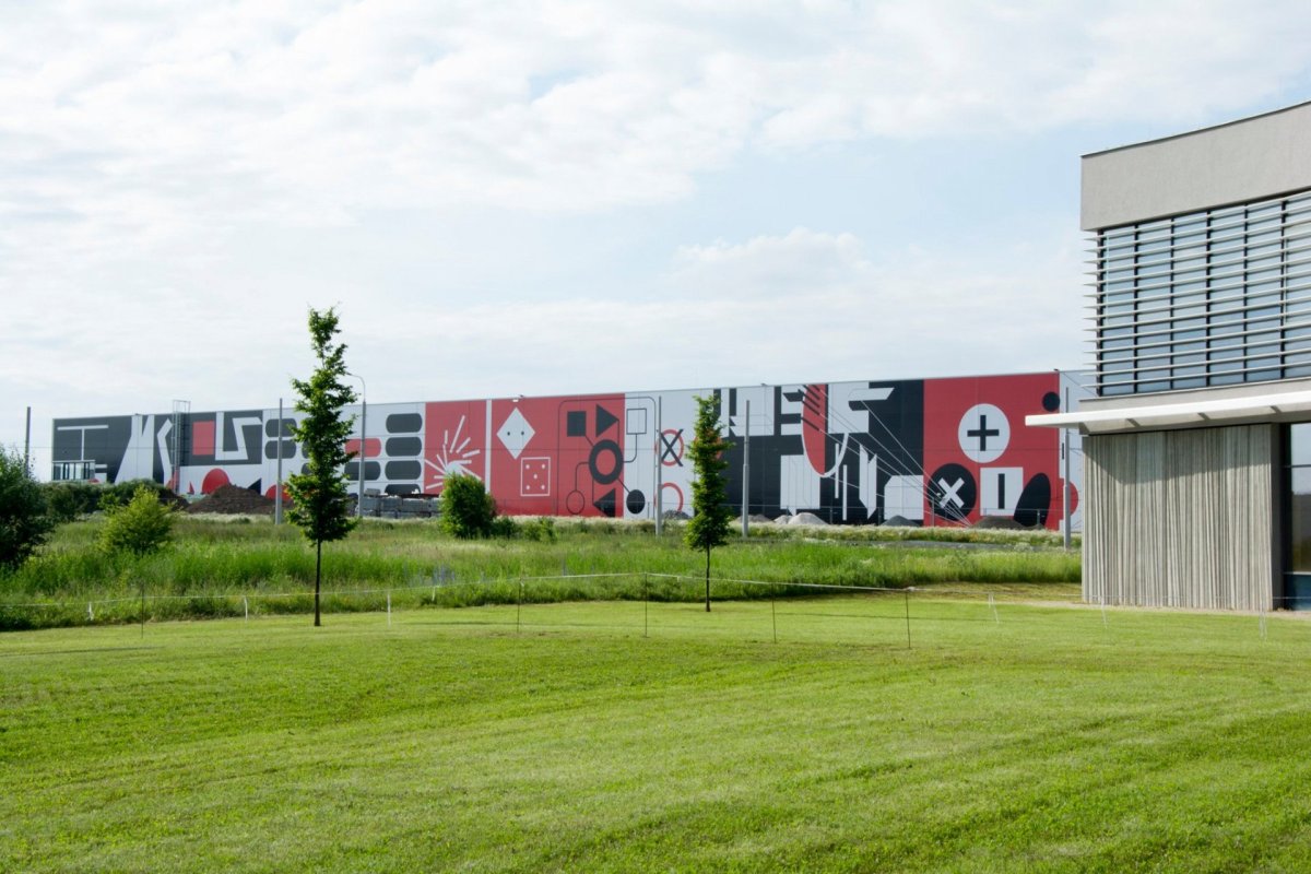 Polep industriální developerské skladištní haly CTPark Plzeň, Kristina Fišerová.