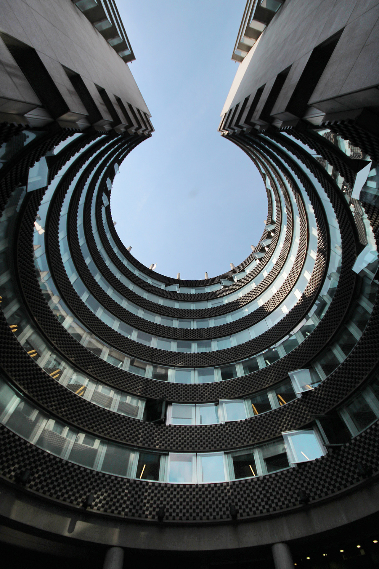 V Lausanne navrhl administrativní budovu Ulysses přezdívanou jako Galfetti Tower. Projekt získal v architektonické soutěži z roku 1978.