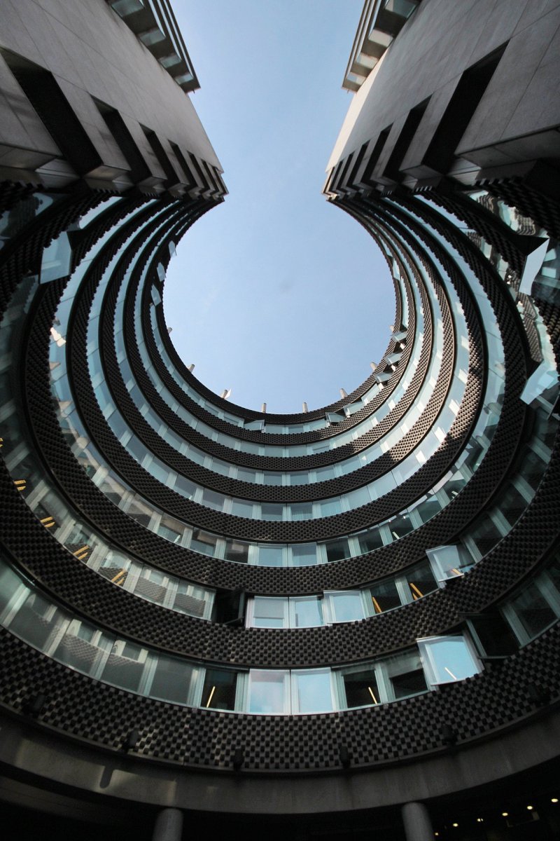 V Lausanne navrhl administrativní budovu Ulysses přezdívanou jako Galfetti Tower. Projekt získal v architektonické soutěži z roku 1978.