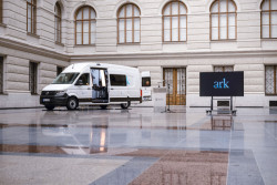 Mobilní digitalizační stanice Archa III vyslaná na Ukrajinu umožňuje přímo v terénu vytvářet detailní 3D záznamy ohrožených památek a sbírkových předmětů. 