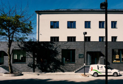 Administrativní sídlo firmy Jolly Joker, Totalstudio