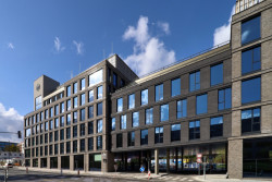 V pražských Jinonicích roste nová rezidenční čtvrť. Nabídne na 500 bytů, kancelářské prostory a občanskou vybavenost. (na obrázku kancelářské budovy Legatica a Metalica)