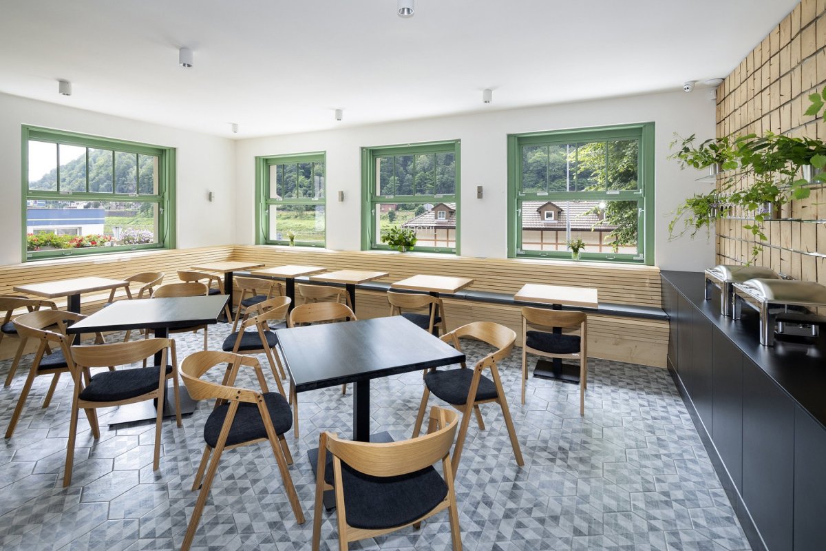 Zrekonstruovaný penzion v Hřensku od architektek z ateliéru Ykony