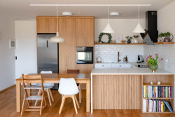 Foodblogerka Kateřina Jašková a architekt Jiří Jašek navrhli útulnou, moderní a zároveň praktickou kuchyň pro svůj byt