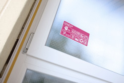 Německý výrobce okenních profilů REHAU vysvětluje, jak ušetřit elektrickou energii díky výměně oken