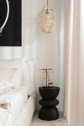 Interiérová designérka Diana Perknovská navrhla byt pro svou sestru, ve kterém se snoubí světlé barvy s přírodními materiály