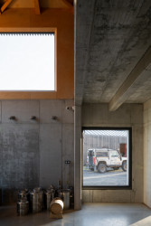 Lihovar s pěstitelskou pálenicí od OBJEKTOR ARCHITEKTI