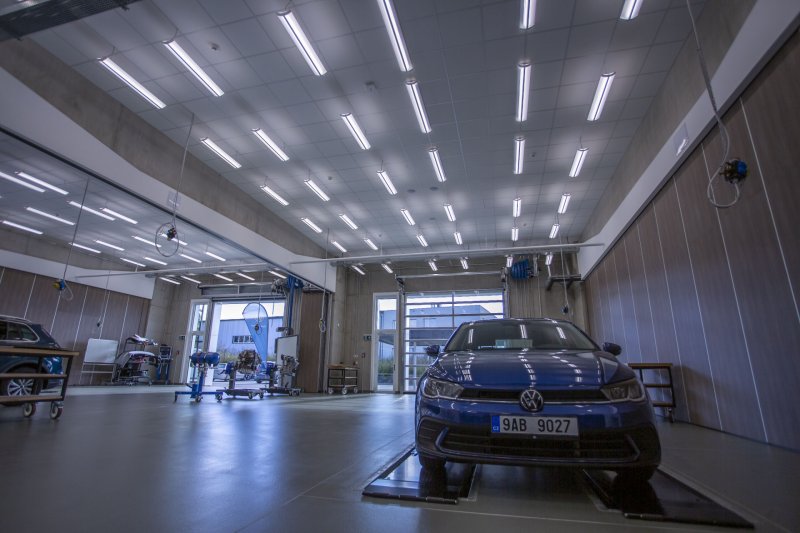 Skupina Zumtobel dodala osvětlení pro novou budovu Tréninkové akademie Porsche Česká republika u Prahy