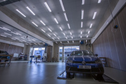 Skupina Zumtobel dodala osvětlení pro novou budovu Tréninkové akademie Porsche Česká republika u Prahy