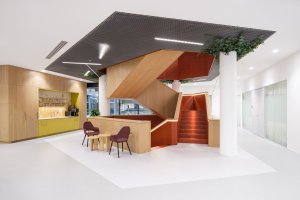 Schodiště zvané diamant (Kanceláře firmy SCS Software, studio Perspektiv)