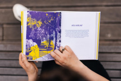 Nakladatelství IPR vydává knihu Neviditelné město, která odhaluje podmanivé příběhy skrývající se za zdánlivě nepodstatnými a přehlíženými aspekty městského prostředí