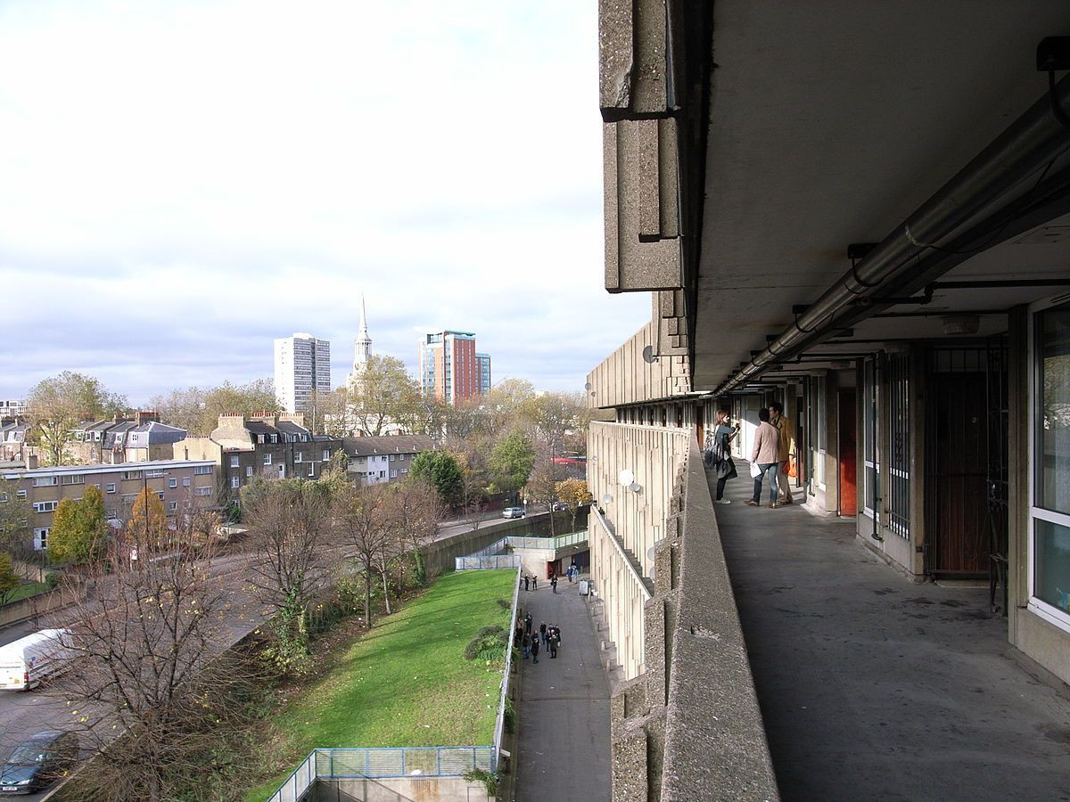 Rodin Hood Gardens, Alison a Peter Smithsonovi