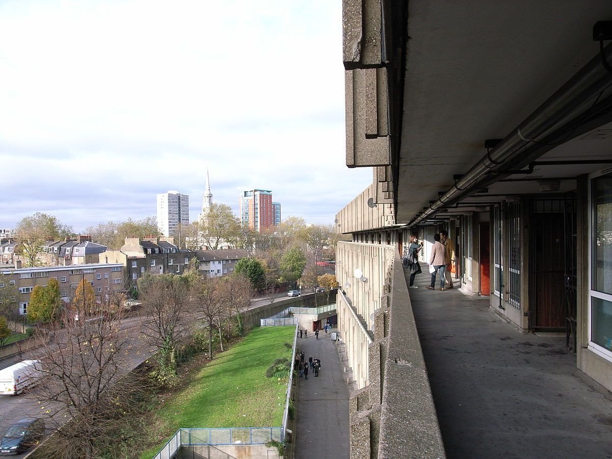 Rodin Hood Gardens, Alison a Peter Smithsonovi