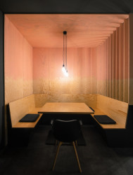 Interiér Cafe Smoo v Příbrami, Michael Karnet