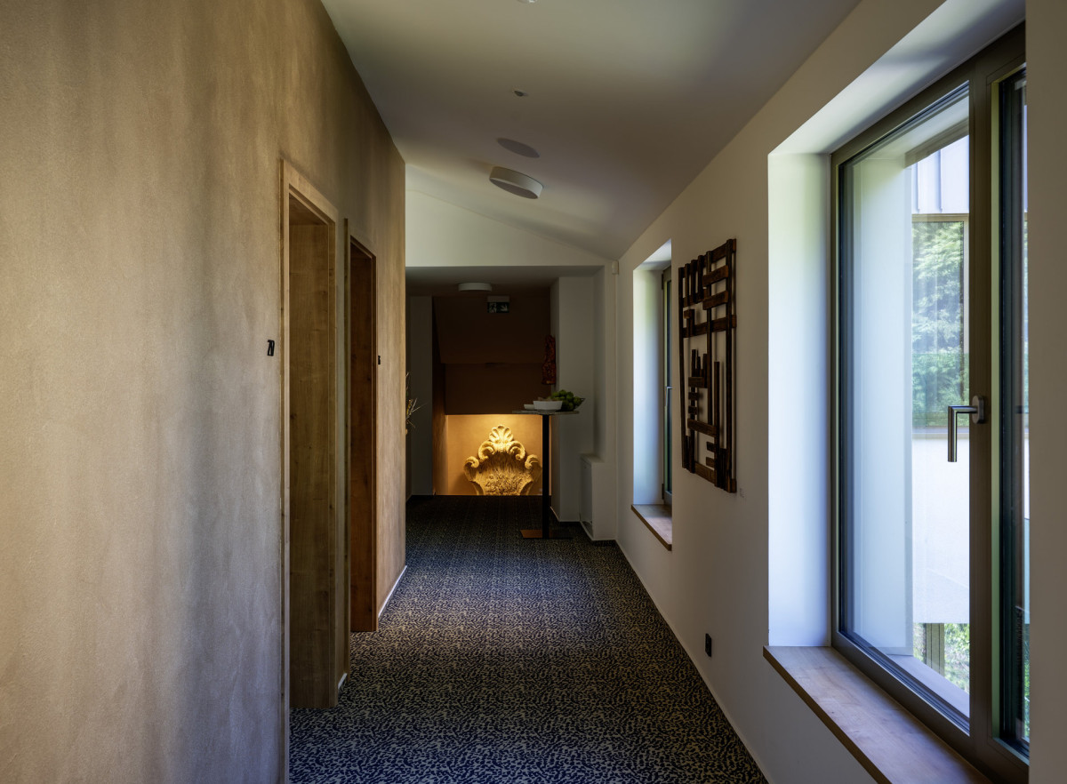 Hotelová chodba (Hotel Bronzo v Brně; Ateliér Štěpán)