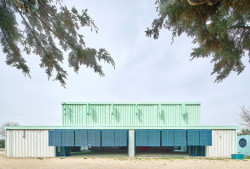 Educan Centrum od španělského studia Eeestudio