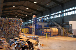 Výroba dveří Nanoverde z recyklovaných nápojů