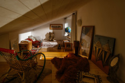 Byt nabízí mnoho útulných zašíváren, kde mají členové rodiny dostatek soukromí. 