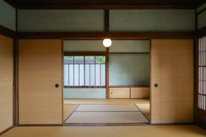 Výstava NA ROZCESTÍ: MEZIVÁLEČNÁ ARCHITEKTURA V JAPONSKU 