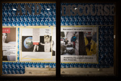 Z aktuální výstavy Dynamický blok: Keep calm and discourse v brněnské galerii „pro angažovanou architekturu“ 45 000 l