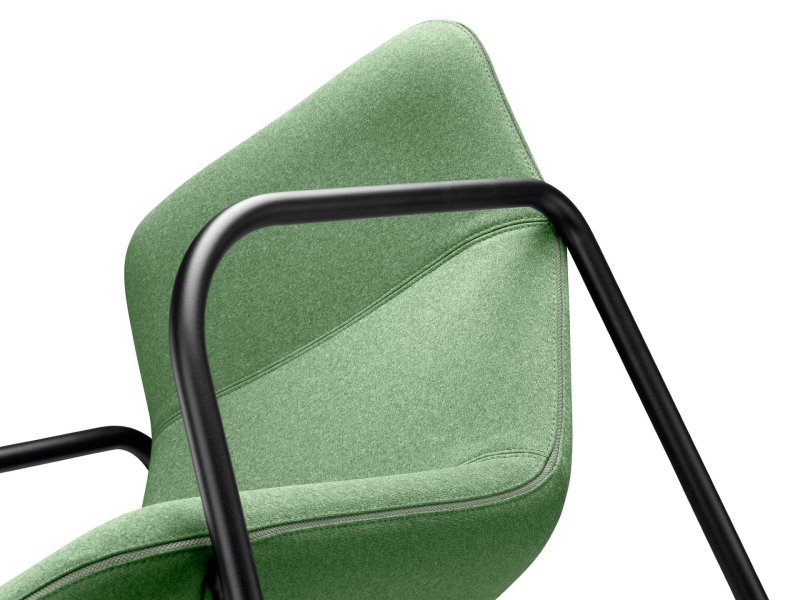 Křeslo Flexi Lounge od LD Seating, které navrhlo italské studio Orlandini Design.
