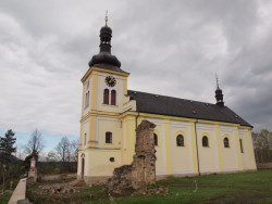 Pohled jižní v současné době dokončování rekonstrukce kostela, duben 2017 - foto