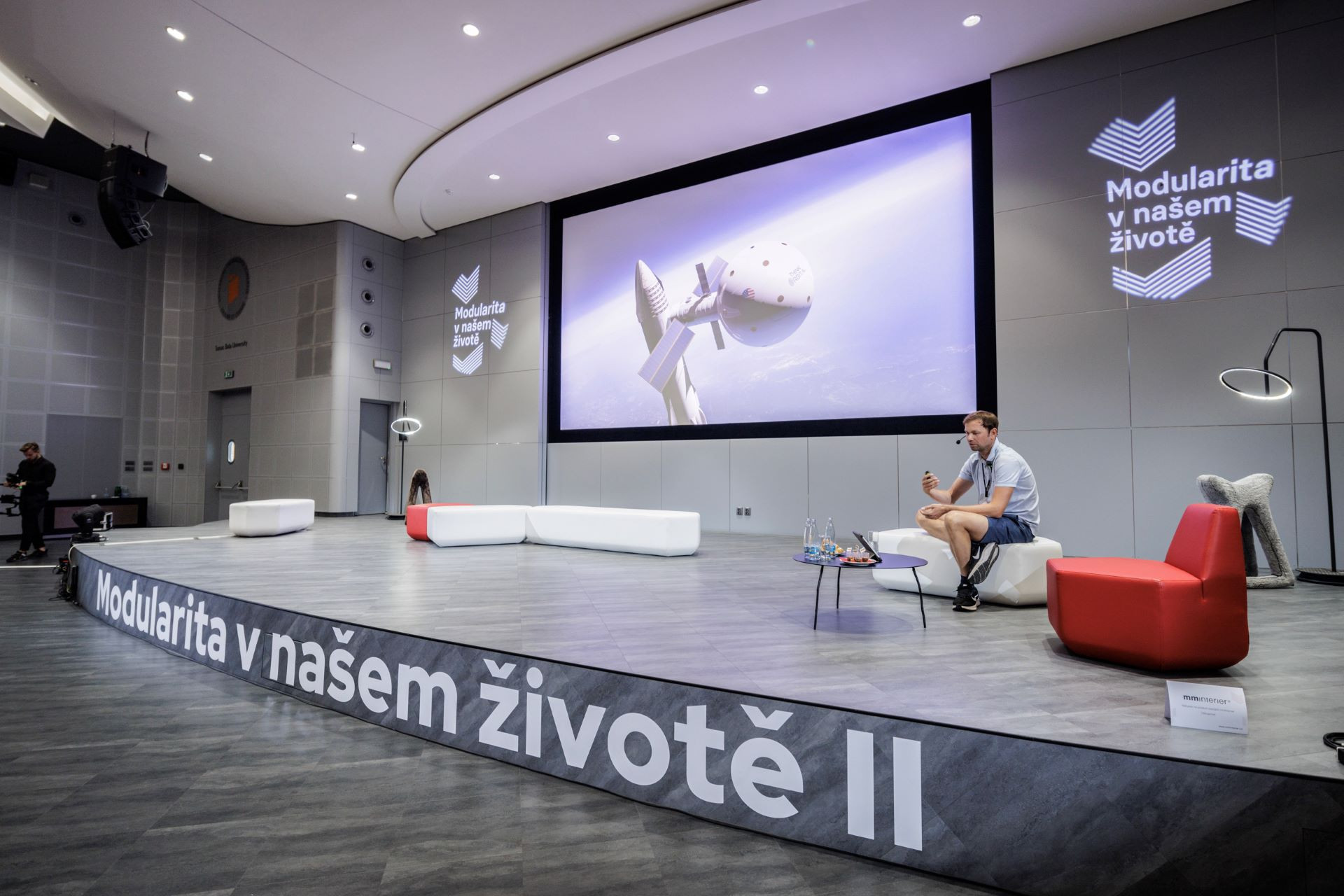 Modularita je podle něj „klíčovým prvkem pro budoucí vesmírné mise, umožňuje efektivnější využití materiálů a automatizovanou výstavbu pomocí robotů“. 