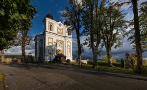 Malá obec Bezděkov nad Metují vyhlašuje soutěž o ztvárnění soch dvou světců sv. Prokopa a sv. Vintíře.