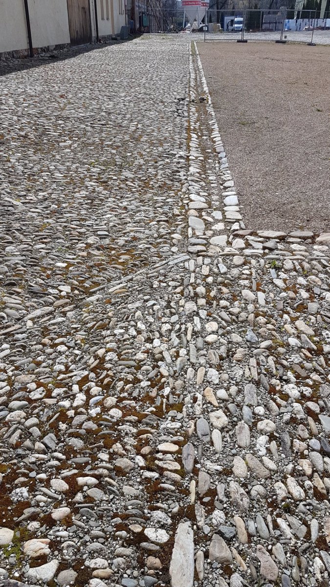Komunitní dům pro seniory v Holasovicích, City Upgrade: Detail dláždění