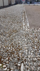 Komunitní dům pro seniory v Holasovicích, City Upgrade: Detail dláždění