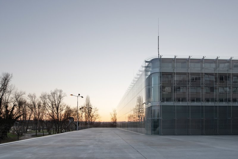 Přestavba menzy Koleje 17. listopadu na Fakultu humanitních studií UK v Praze od Kuba & Pilař architekti