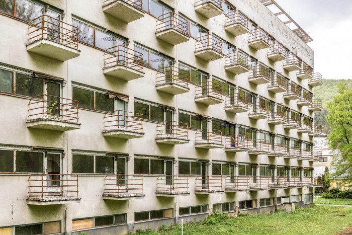 Jaromír Krejcar vybavil každý pokoj soukromým balkónem, když se otevřela okna, stala se z pokoje otevřená lodžie