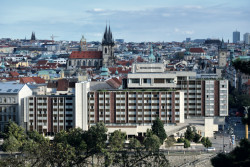 Hotel Intercontinental v historickém centru Prahy navrhla na přelomu 60. a 70. let kolektiv architektů pod vedením Karla Filsaka. Foto: Národní památkový ústav