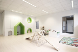 Marmoleum Striato bylo použito v rekonstruované školce Zazou díky tomu, že zaručuje vysokou úroveň hygieny a snadno se udržuje