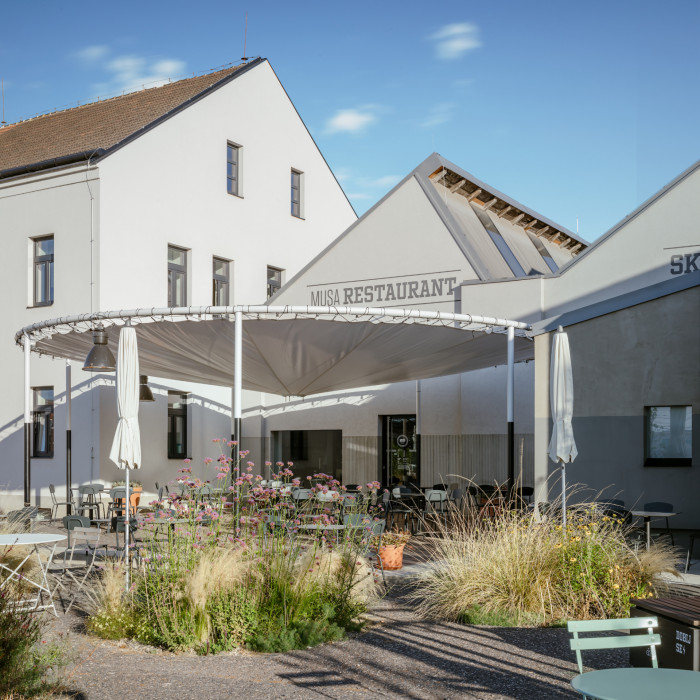 Přestavba Vindyšovy továrny na Ski a Bike Centrum Radotín, VLLNNA + Martin Duba studio/ Ing. arch. Petr Šindelář, Ing. arch. Martin Duba, Ing. arch. Hana Davidová