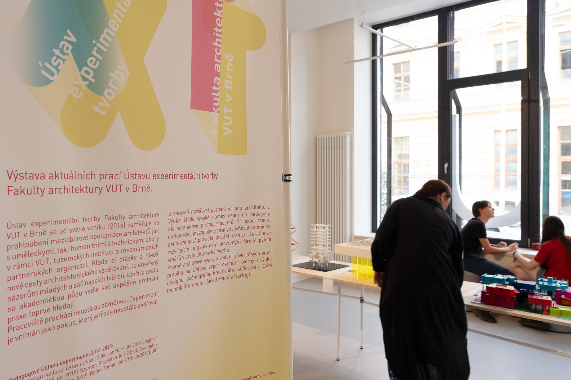 Do 13. října 2023 bude v kreativním hubu KUMST k vidění výstava Široký perimetr architektury