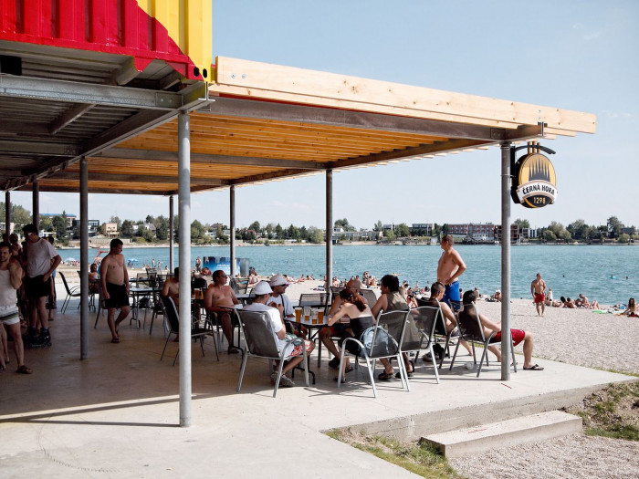 JRKVC, 5KA / Bufet z lodných kontajnerov – foto