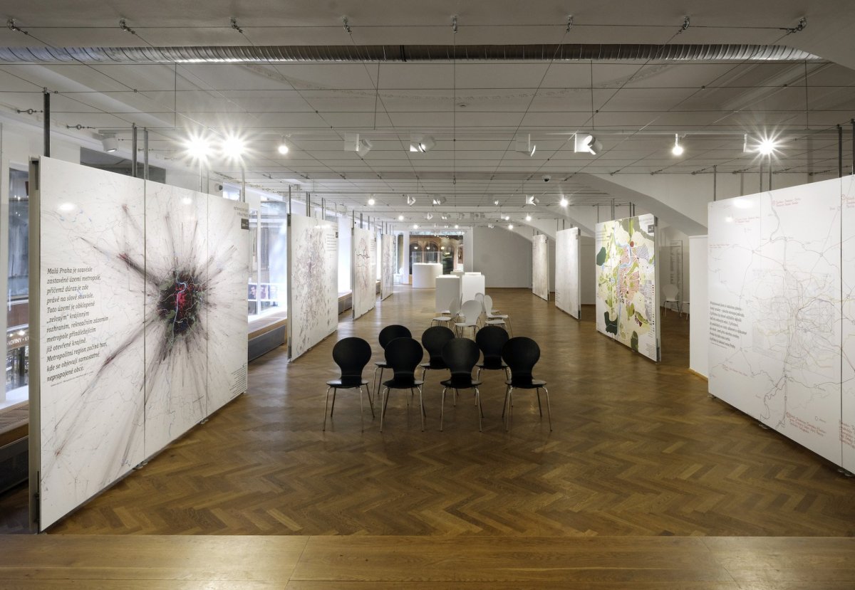 Expozice výstavy Ideální Velká/ Malá Praha, 1919/ 2019 v Galerii Lucerna.
