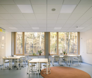 Ve třídě (Nová škola LOŠBATES; SOA architekti)