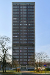 Současný stav výškové stavby na Ostrčilově ulici (1965–1968)