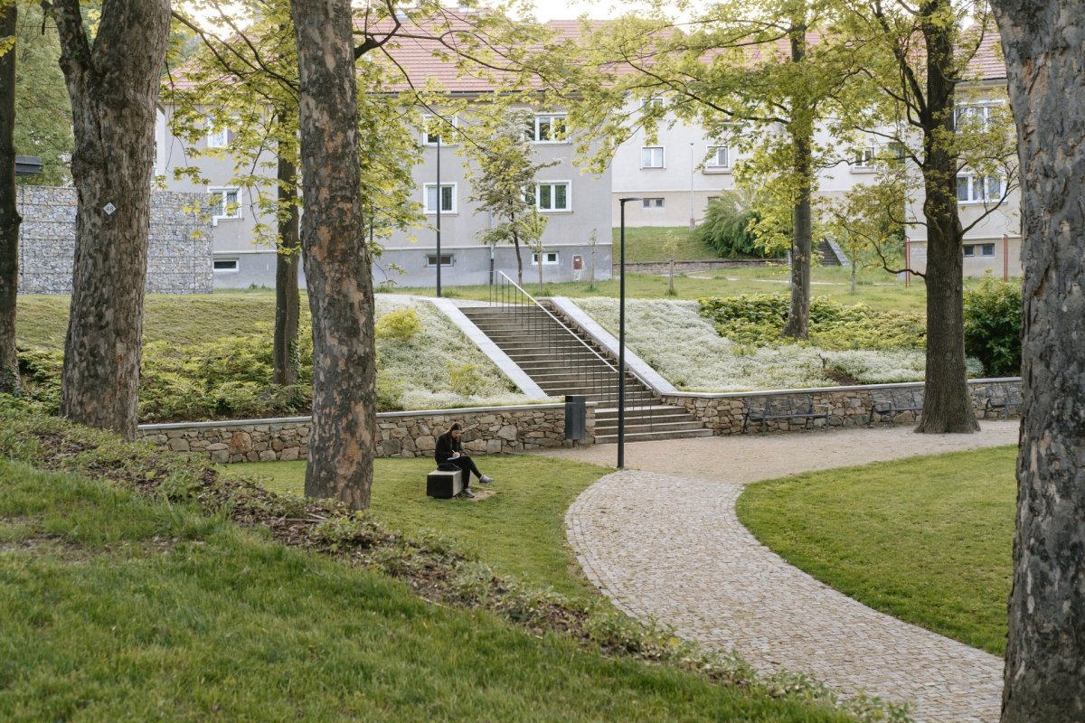 Stará a nová část (Štěpánčin park v Prachaticích, M2AU, Grupeto)
