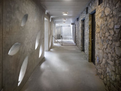 Architektonická kancelář Burian-Křivinka, Vstupní budova areálu Punkevních jeskyní v Moravském krasu – foto